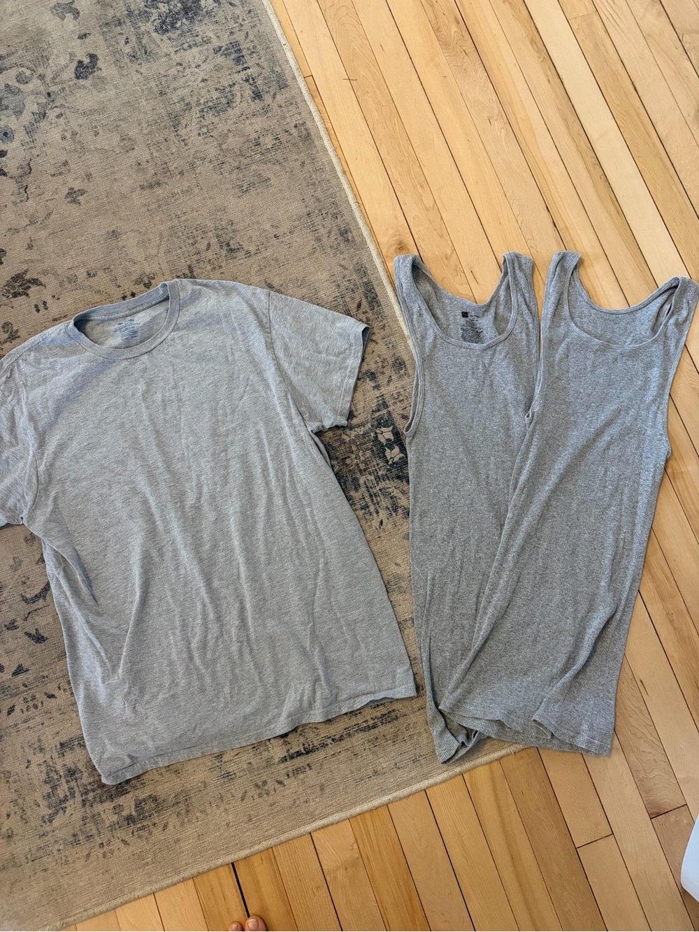 Gildan gray Men’s tank bundle (2) and Tshirt